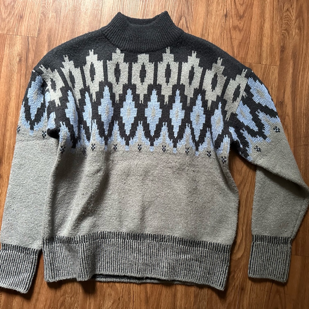 Crewneck Gray and Blue Patterned Knit Sweater